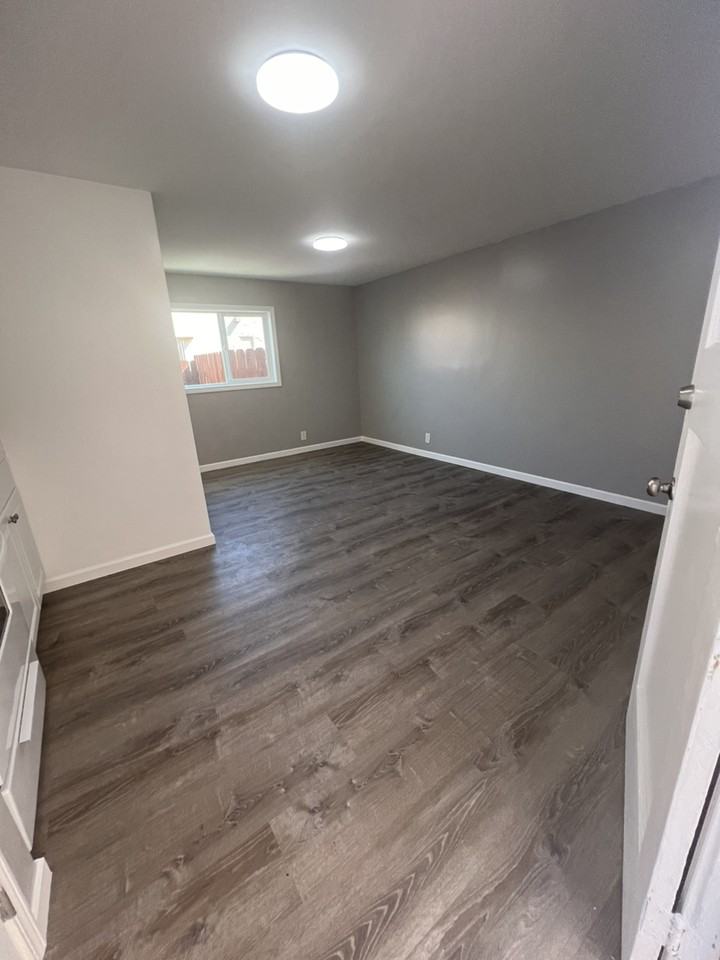 204 Poplar Ave - Photo 2 of 5