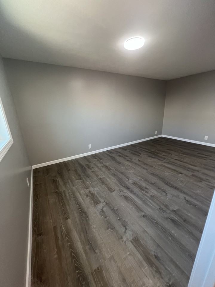 204 Poplar Ave - Photo 3 of 5