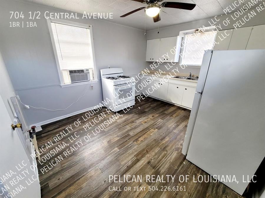 704 1/2 Central Ave - Photo 2 of 5