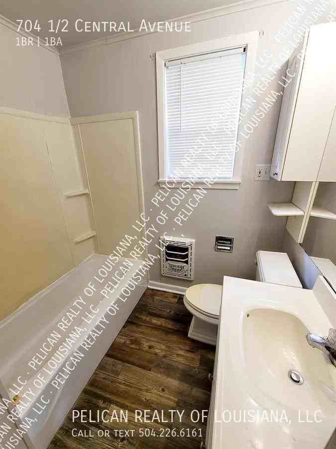 704 1/2 Central Ave - Photo 4 of 5