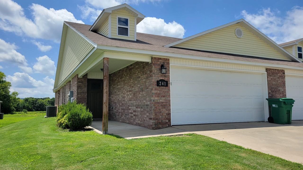 241 E Anabranch Ct #241 - Photo 5 of 6