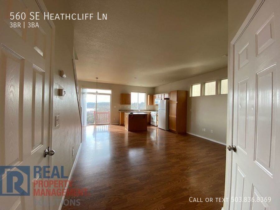 560 Se Heathcliff Ln - Photo 3 of 22