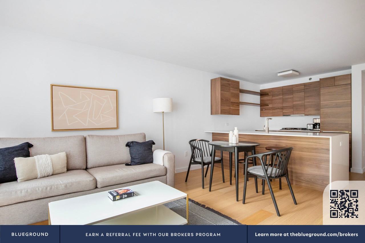 171 Suffolk Street - Photo 4 of 43