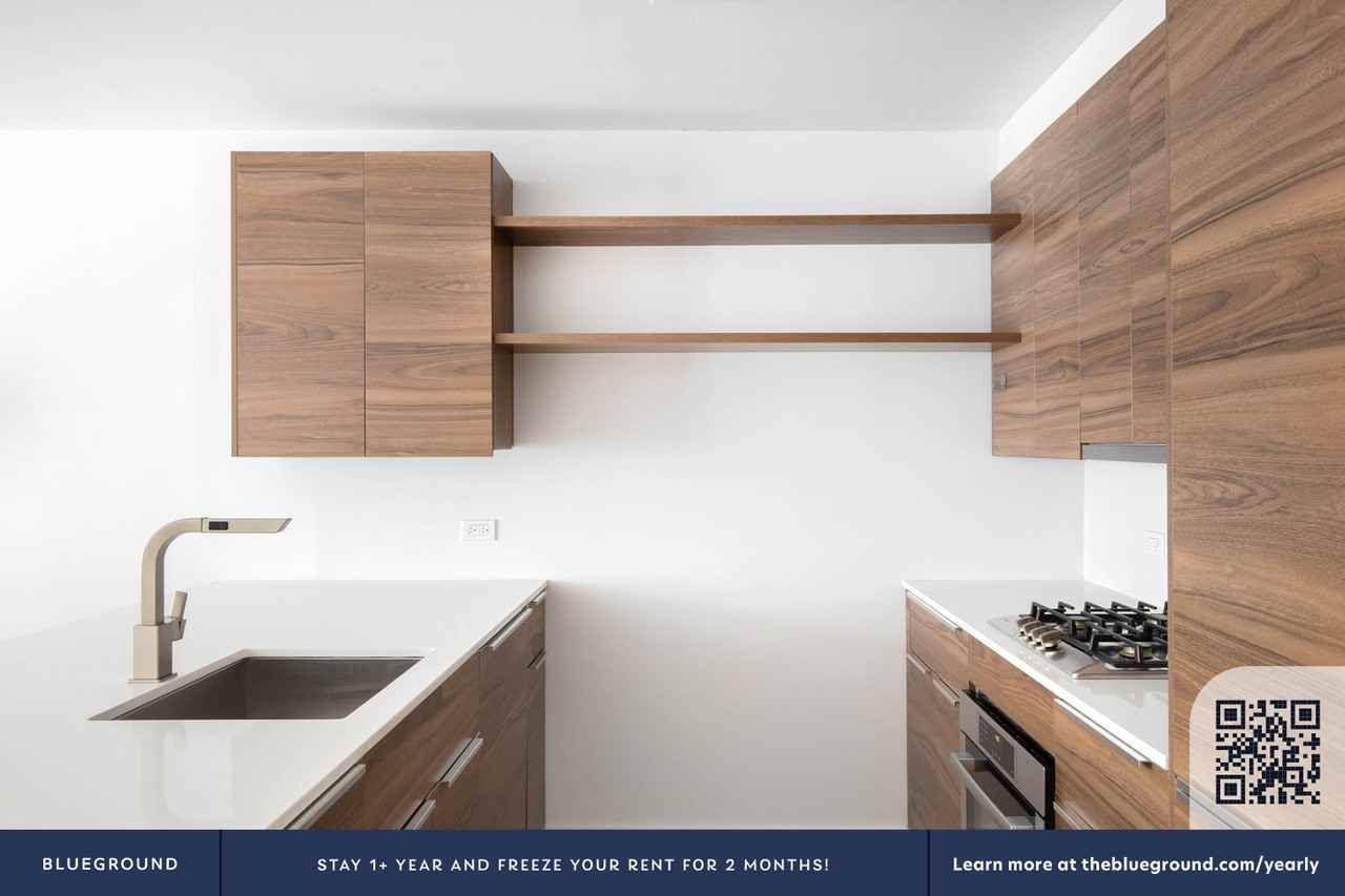 171 Suffolk Street - Photo 7 of 43