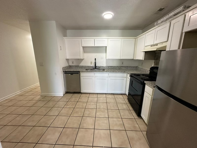 100 Corning St #B - Photo 3 of 6