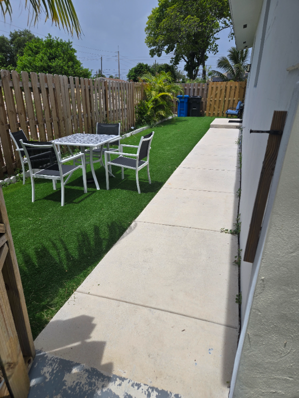 5433 Swstreet #A - Photo 3 of 14