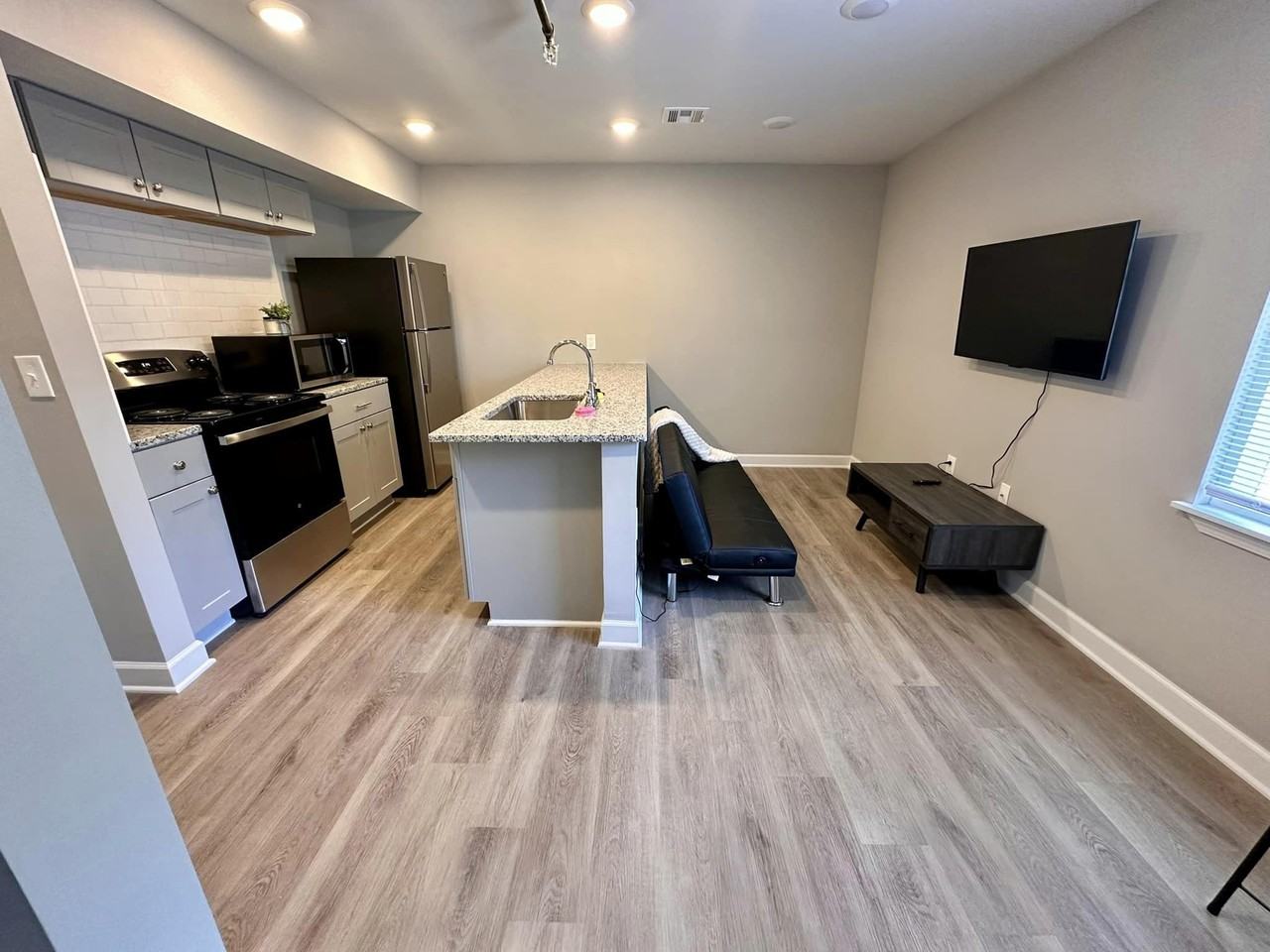 1902 S Broadway St - Photo 4 of 11