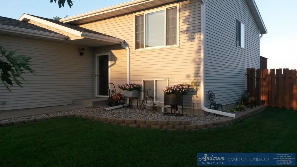 3008 Francis Street - Photo 3 of 16