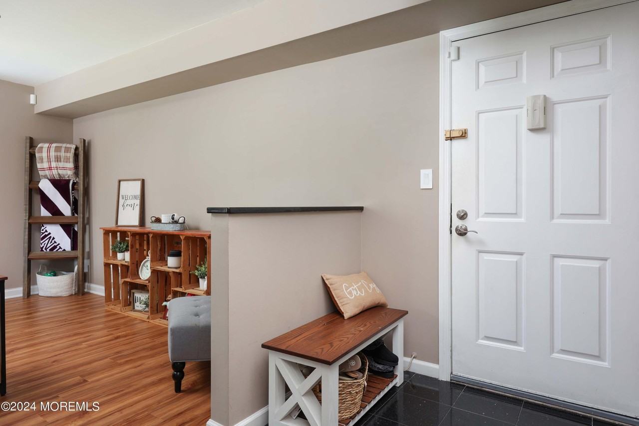 207 Wellington Pl - Photo 2 of 26