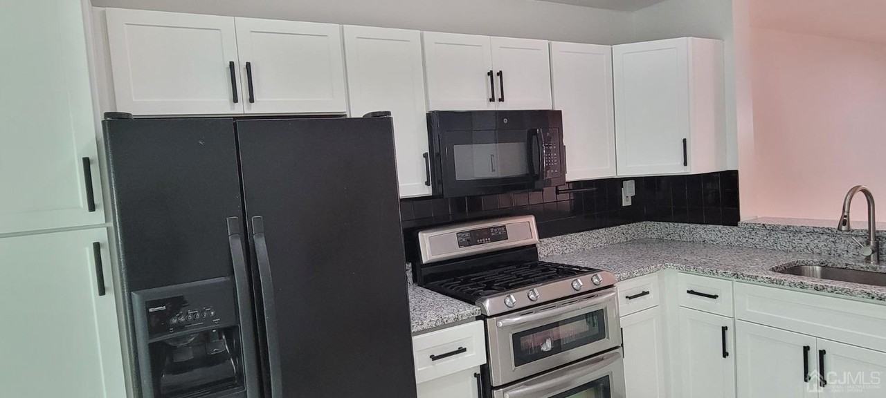 1408 Locust Ct - Photo 3 of 21