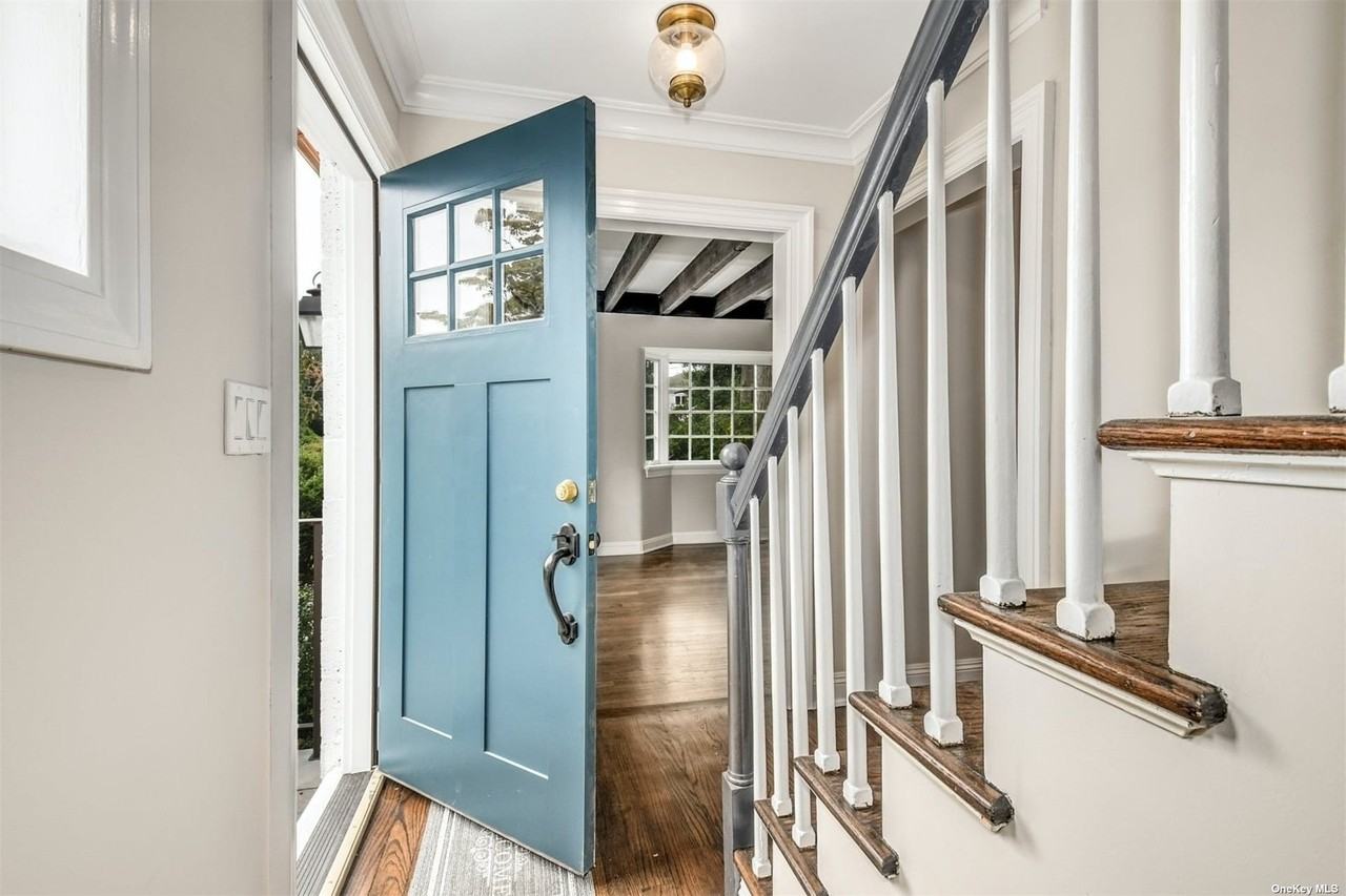 2 Heckscher Dr - Photo 3 of 32