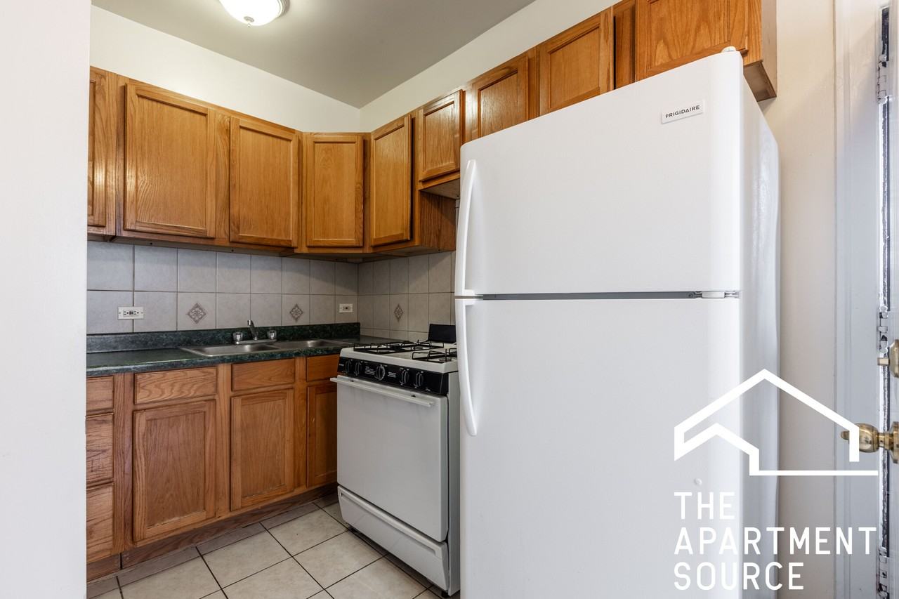 7462 N Ashland Blvd #3 - Photo 2 of 12