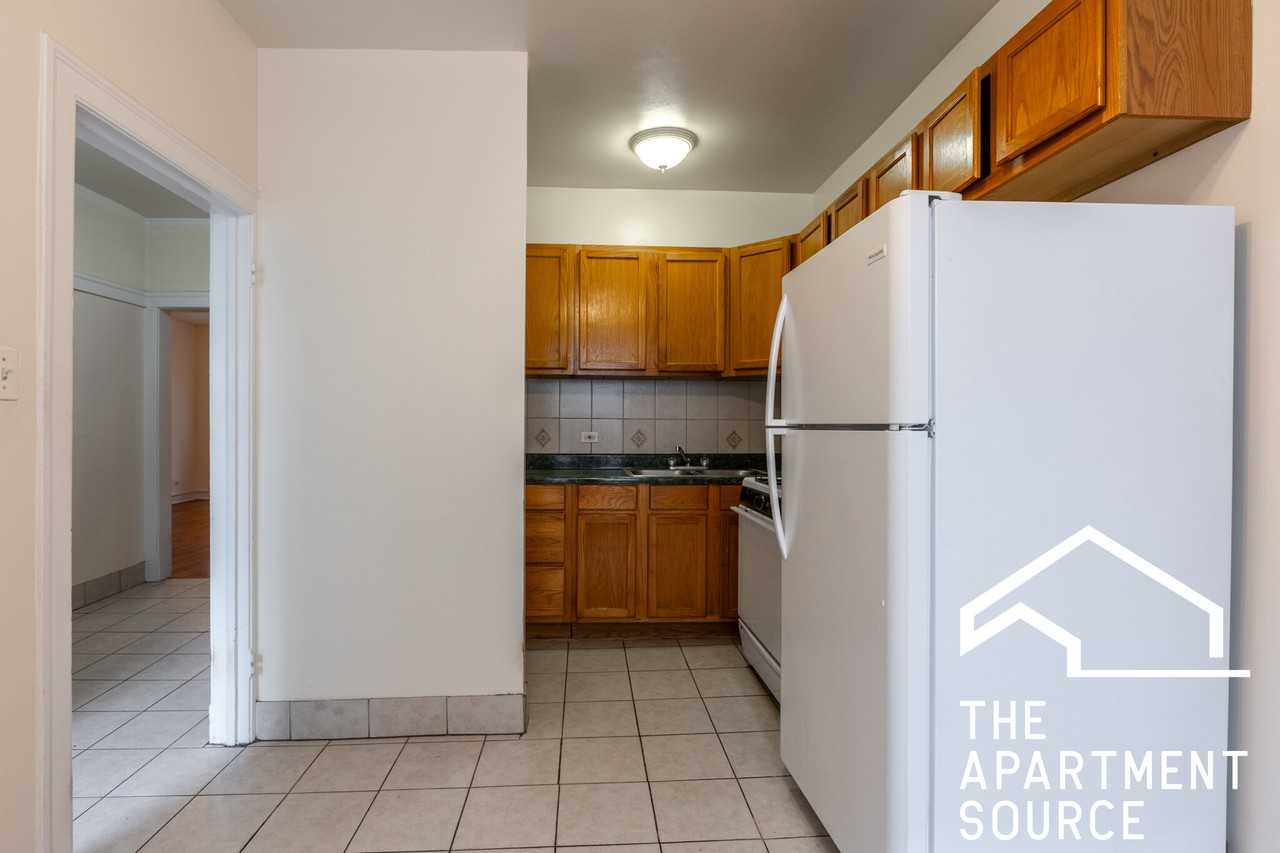 7462 N Ashland Blvd #3 - Photo 3 of 12