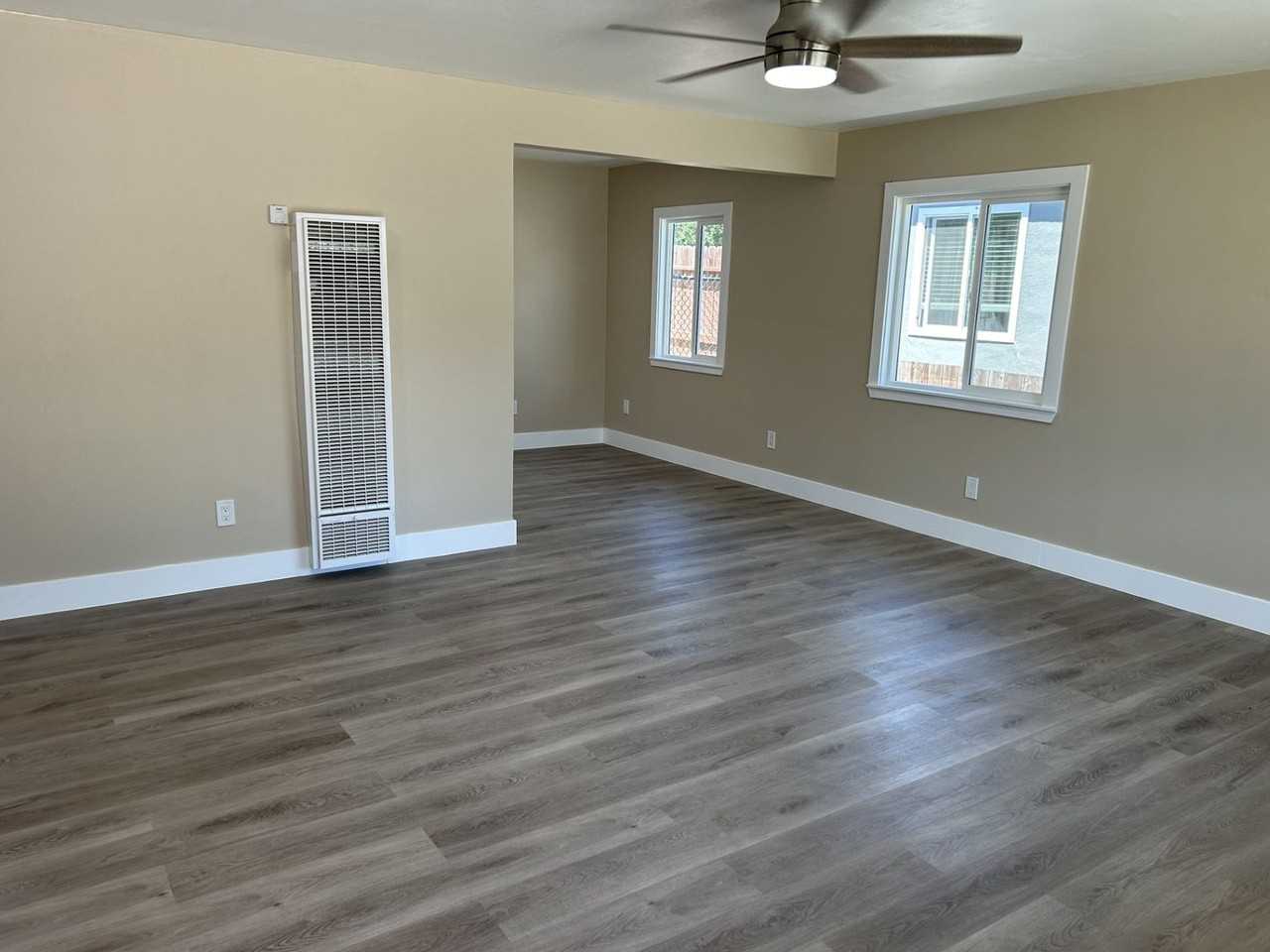 139 Janice St - Photo 3 of 22