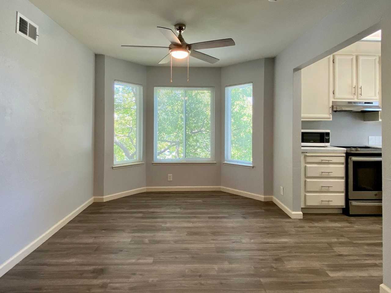 3130 Kenland Dr - Photo 3 of 8