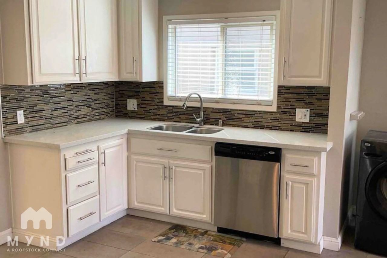 5727 Morse Dr - Photo 3 of 7