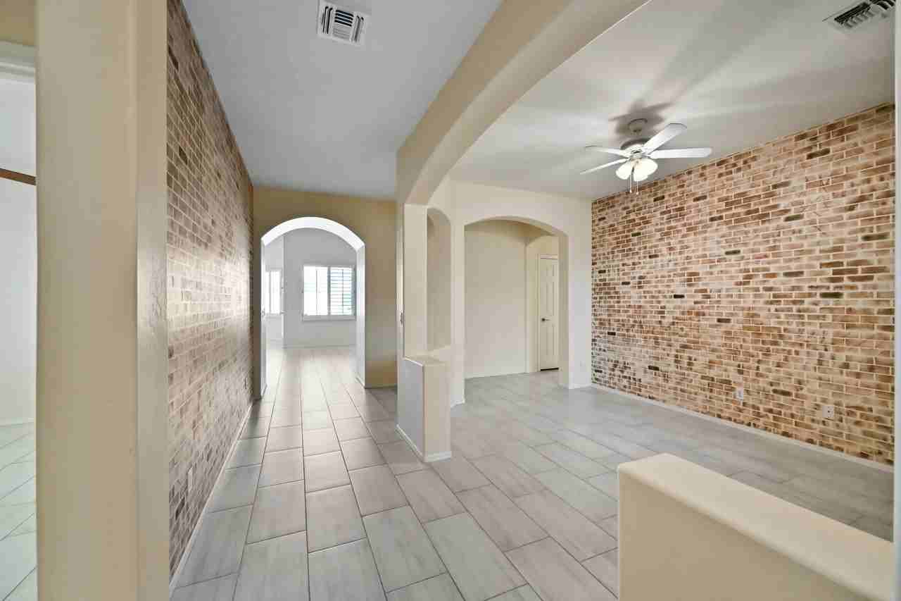 2222 E Redwood Dr - Photo 2 of 34