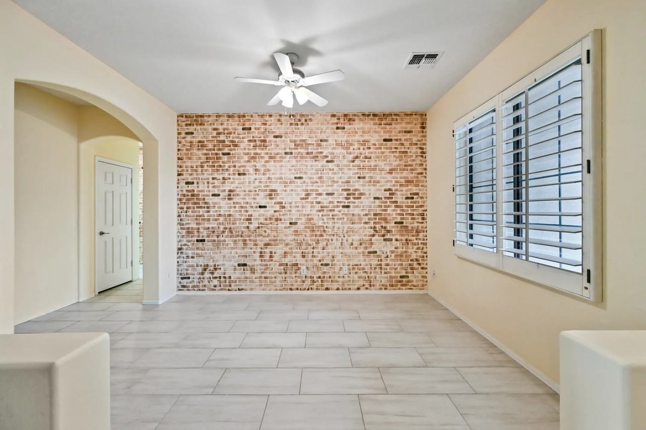 2222 E Redwood Dr - Photo 3 of 34