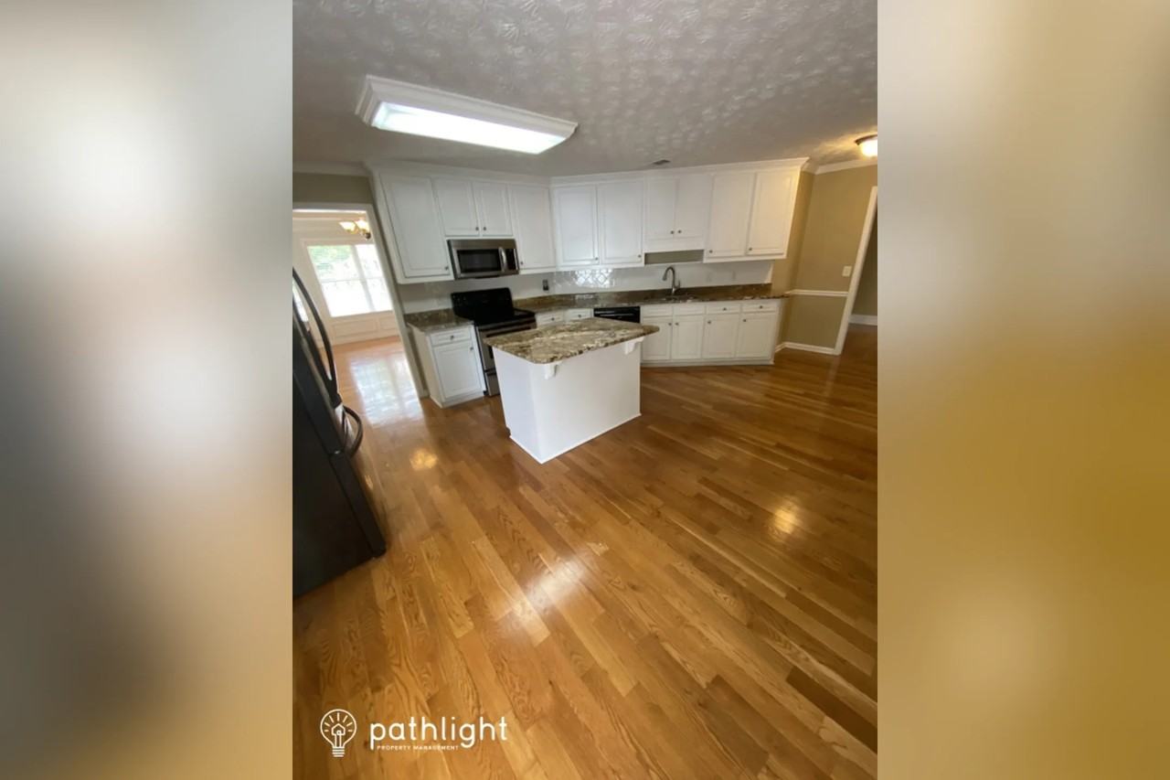 7012 Memory Ln - Photo 3 of 20