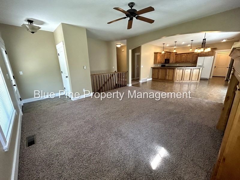 690 Carriagegate Ln - Photo 3 of 24