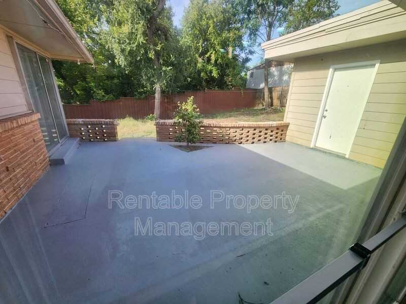 2422 Gibbs Williams Rd - Photo 2 of 16