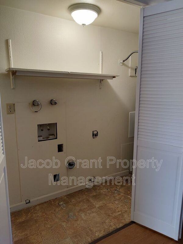 1380 E Poplar St #C - Photo 6 of 10