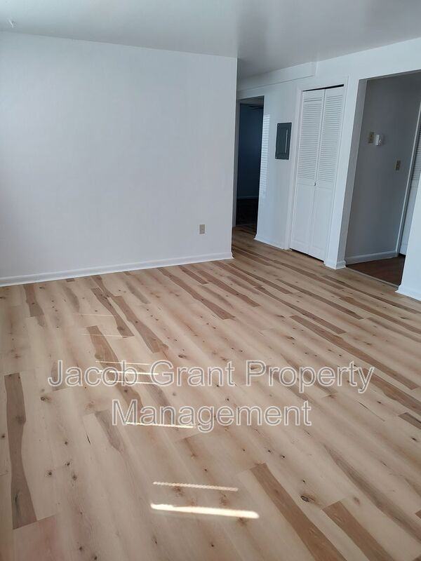 1380 E Poplar St #C - Photo 3 of 10