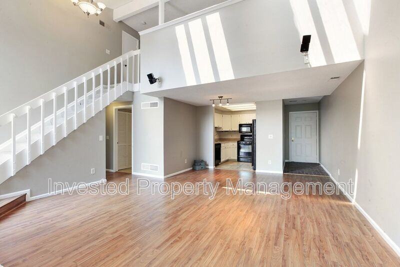 6453 S Havana St #B - Photo 4 of 21