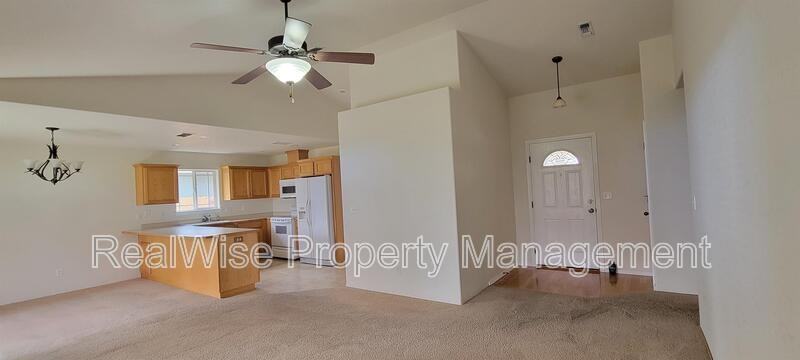 1465 George Tweed Blvd - Photo 3 of 21