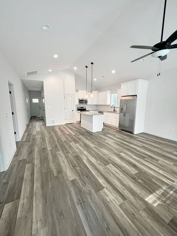 2641 Hemphill St - Photo 2 of 13