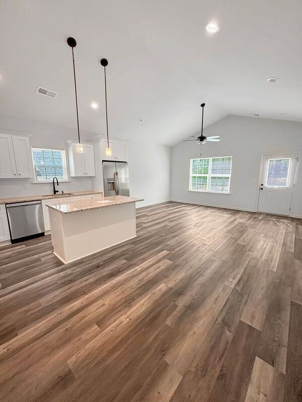 2641 Hemphill St - Photo 3 of 13