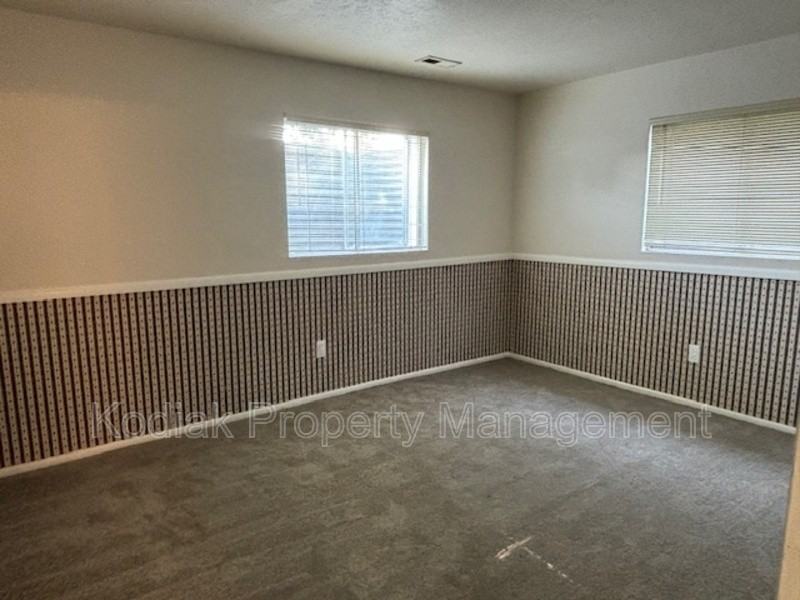 9694 Stonehaven St - Photo 7 of 19