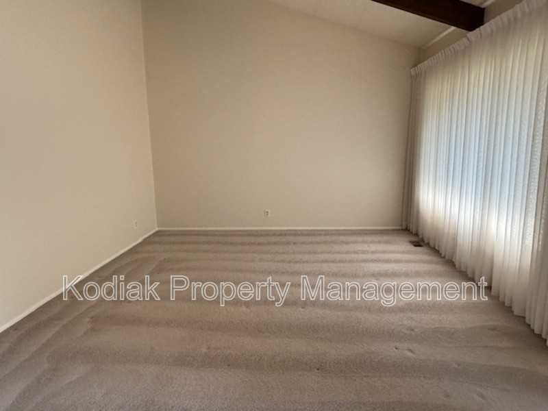 9694 Stonehaven St - Photo 5 of 19