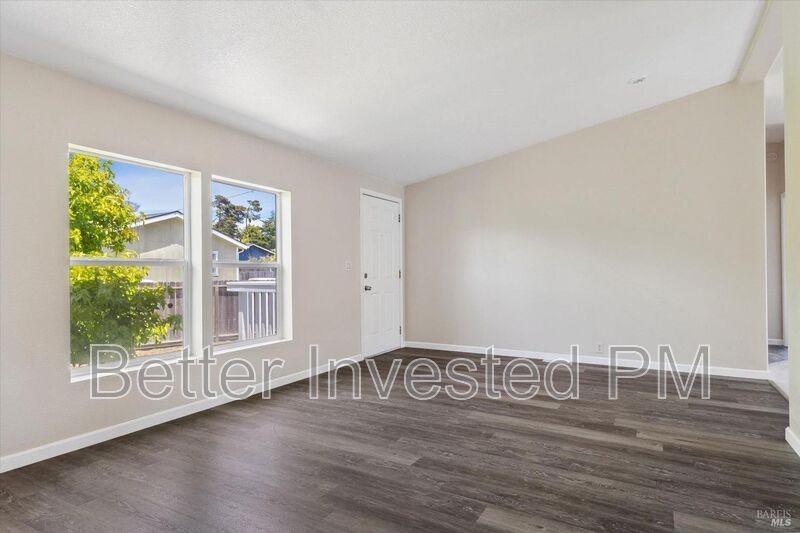 1449 E Oak St - Photo 2 of 7