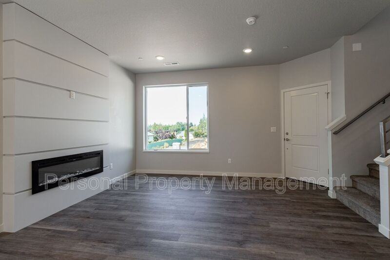 1815 N R Cir #A - Photo 3 of 20