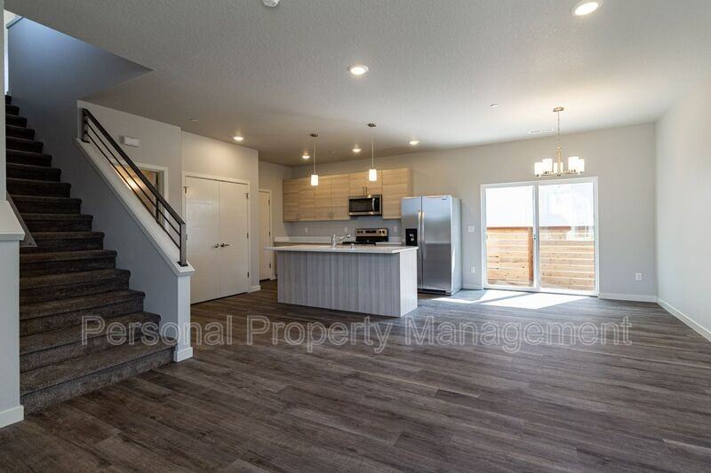 1815 N R Cir #A - Photo 4 of 20