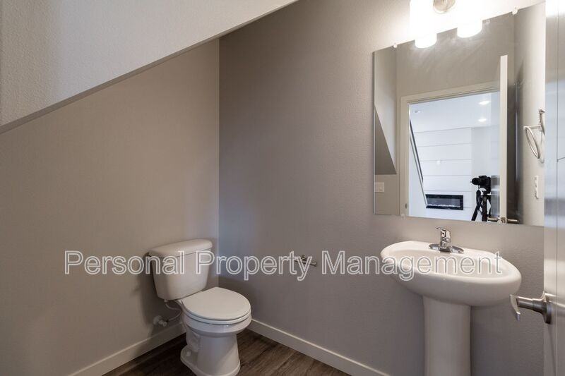 1815 N R Cir #A - Photo 7 of 20