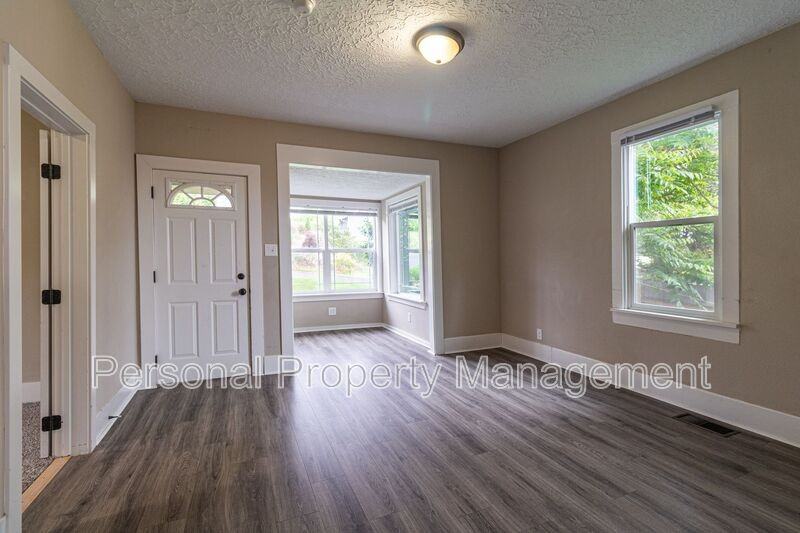 3409 N St - Photo 3 of 20
