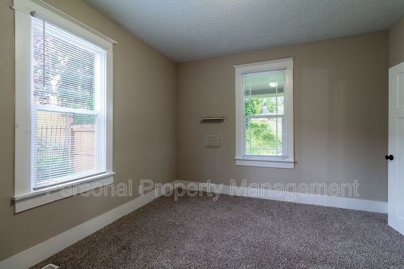 3409 N St - Photo 5 of 20