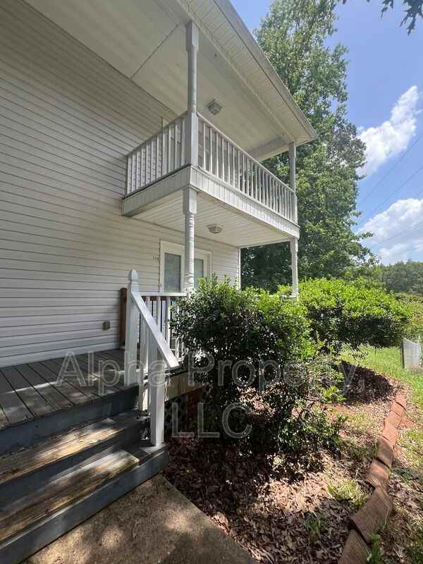 213B Taylor Rd - Photo 2 of 13