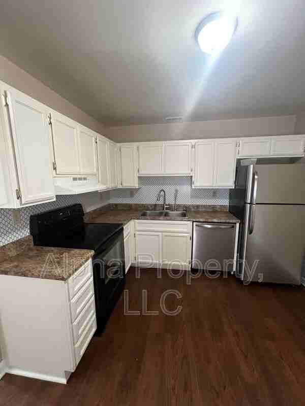 213B Taylor Rd - Photo 4 of 13