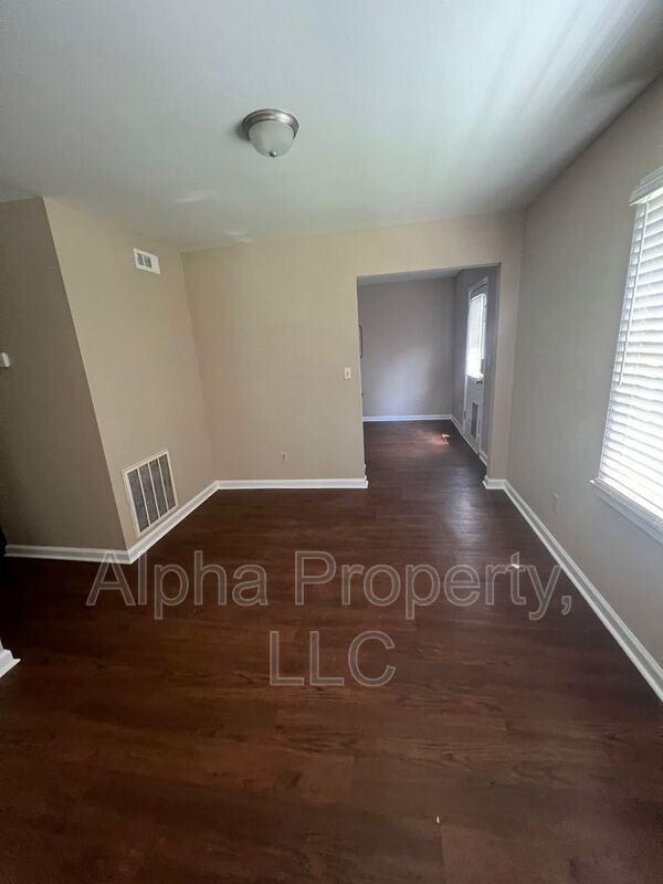 213B Taylor Rd - Photo 6 of 13