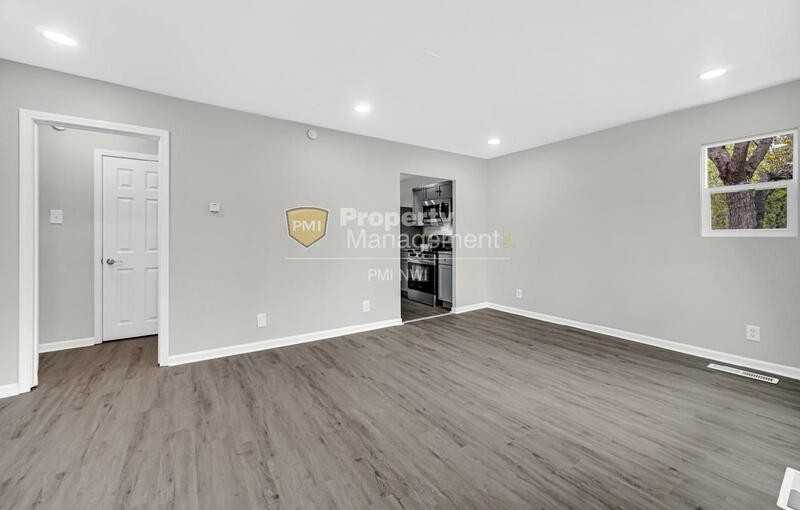 843 Lincoln St - Photo 3 of 19