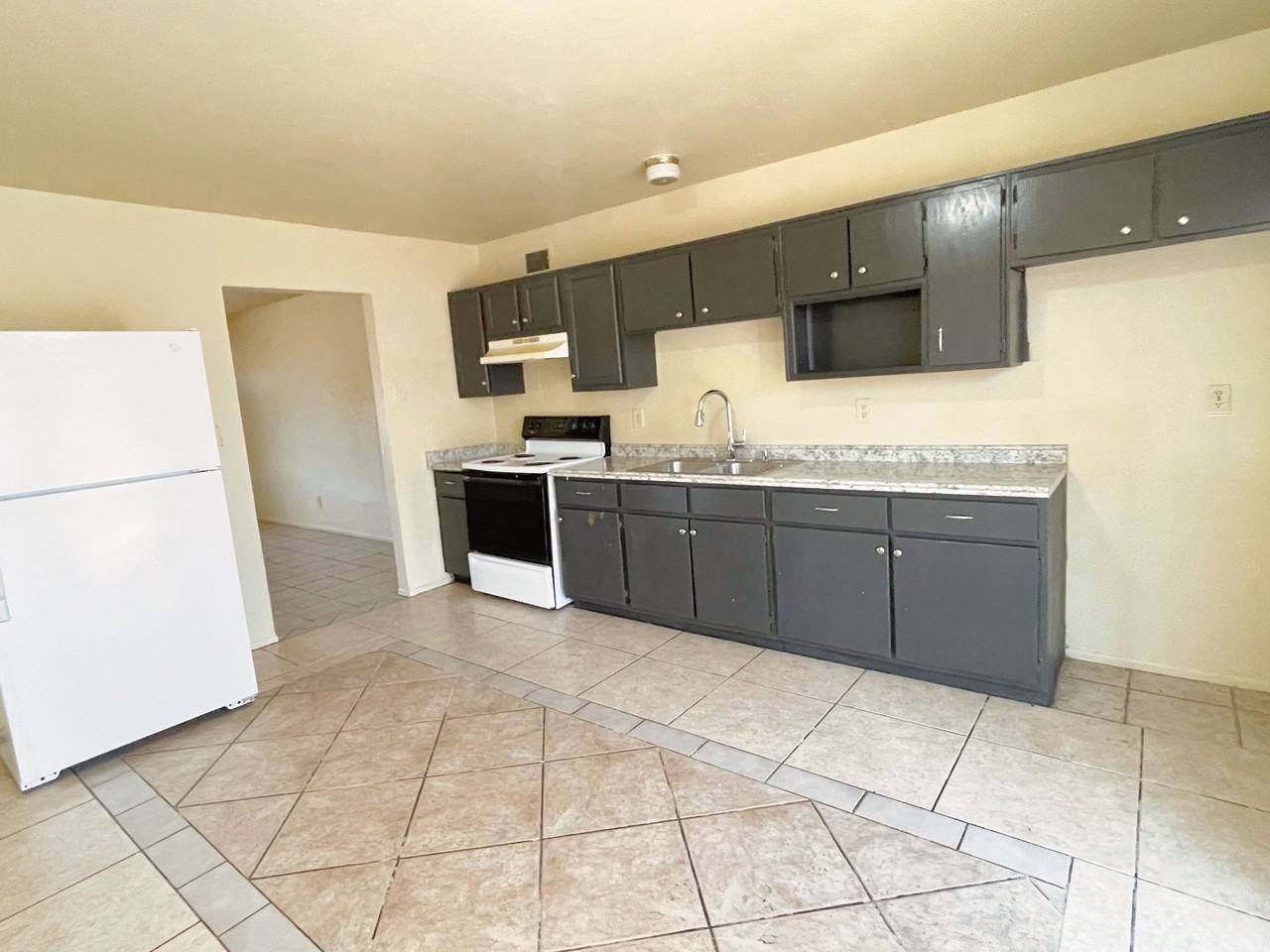 1602 W Fremont Rd - Photo 4 of 17
