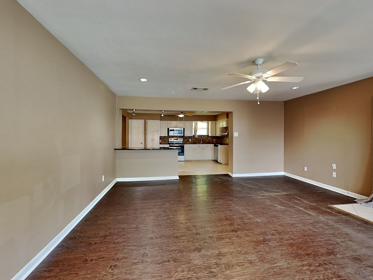 107 Laurel St - Photo 3 of 17