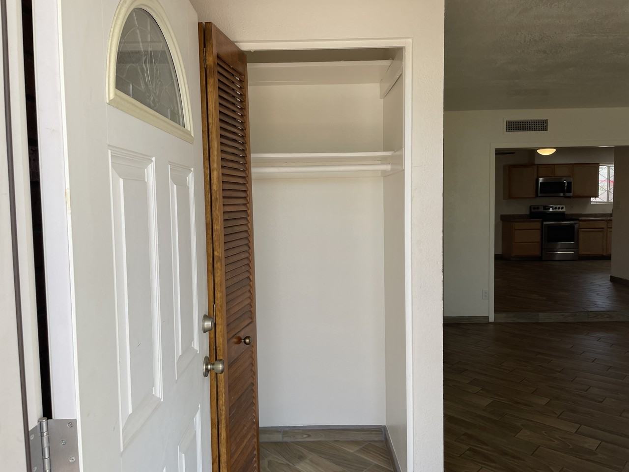 4232 W Mission Ln - Photo 3 of 39