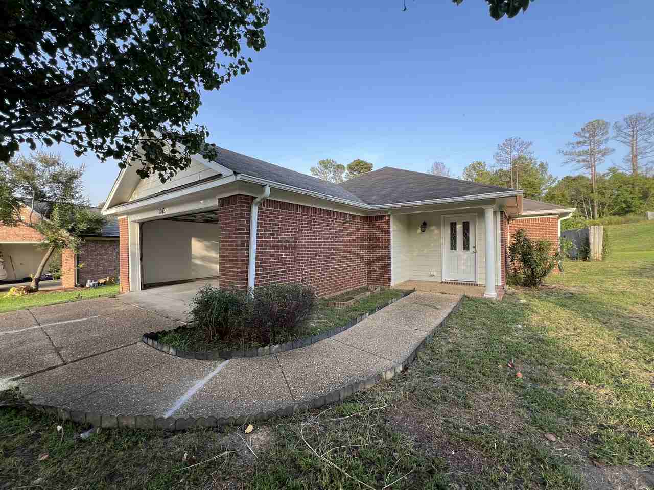 1013 Carlyle Cv - Photo 2 of 31