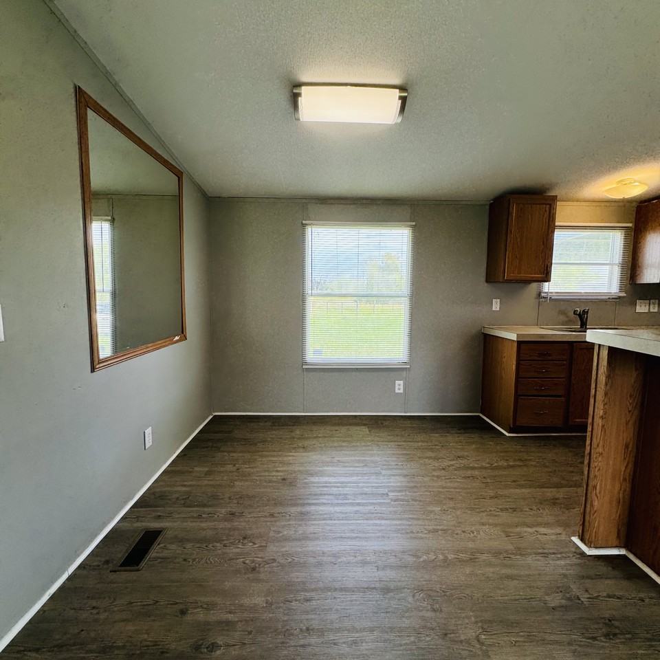 14080 Shellhammer Rd - Photo 4 of 19