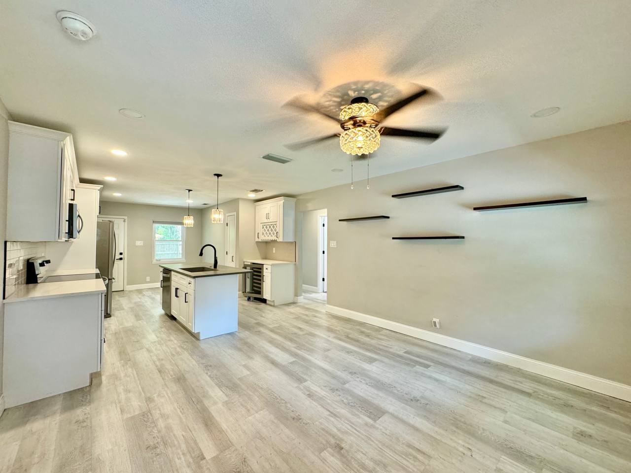 1918 E Shadowlawn Ave - Photo 2 of 28