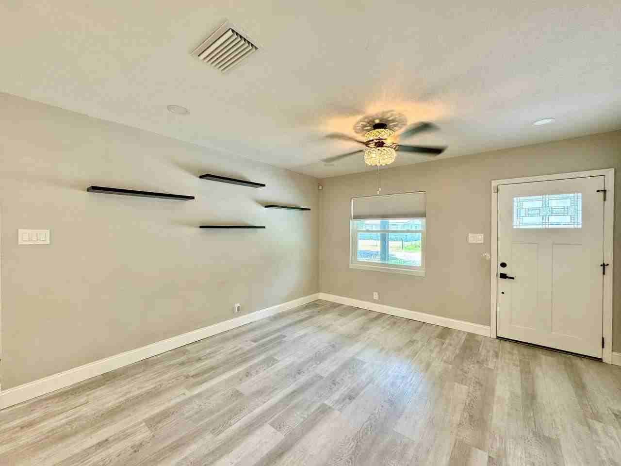 1918 E Shadowlawn Ave - Photo 4 of 28